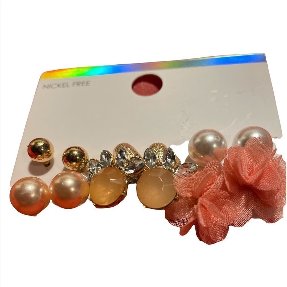 NWT earring set🙂🙂🙂